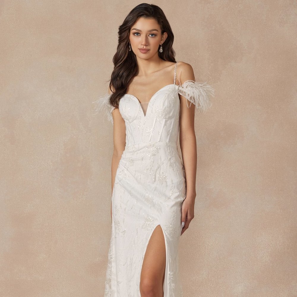 NEW WEDDING SLEEVELESS COLD-SHOULDER NECKLINE EMBROIDERED WITH FEATHERS JT 2402W